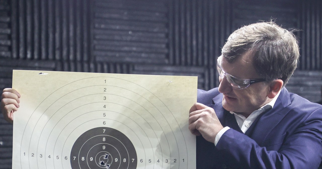 Chcą cofnąć Ziobrze pozwolenie na broń. Pojawiły się problemy