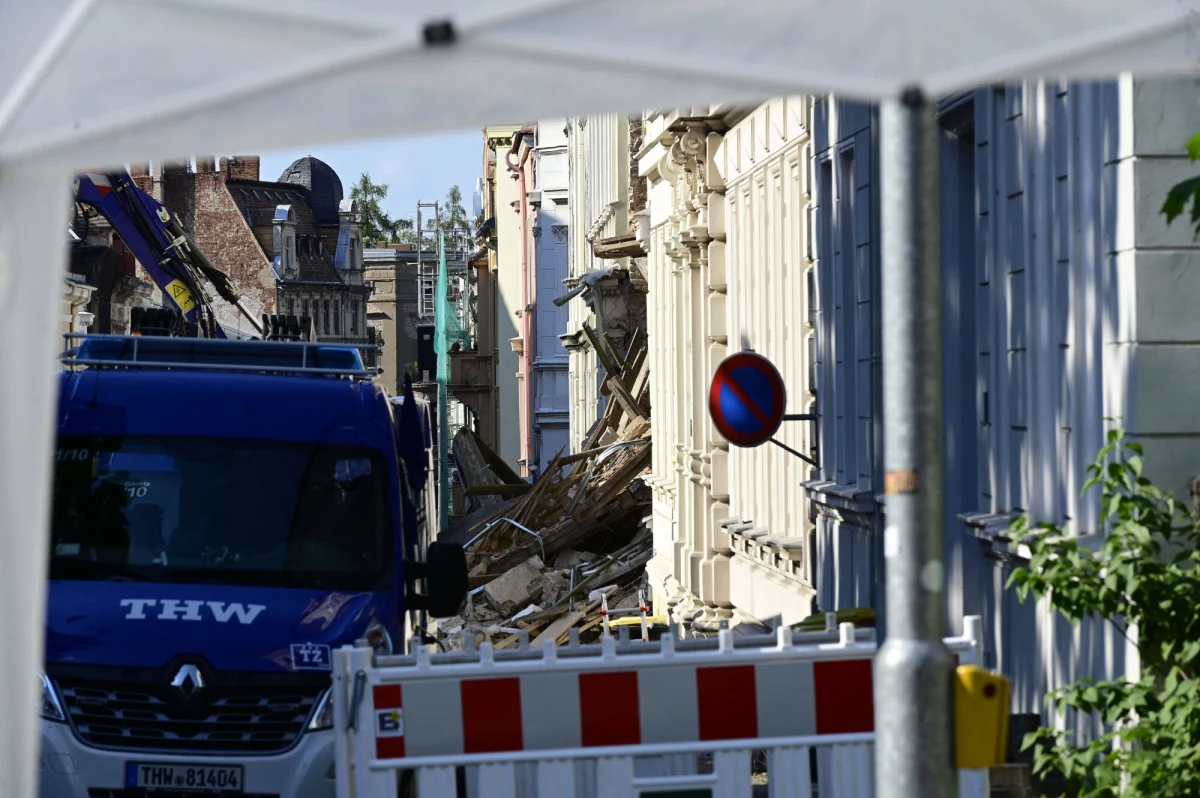Zwłoki 25-letniej turystki z Rumunii znaleziono w gruzach dwa dni po zawaleniu się budynku mieszkalnego w niemieckim Goerlitz przy granicy z Polską. Trwają poszukiwania dwóch pozostałych zaginionych osób.