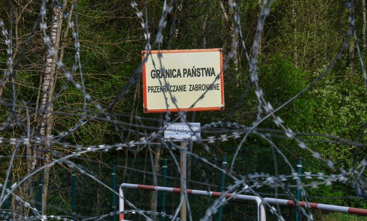 Granica Polski z Rosją atrakcją turystyczną? Warmińsko-Mazurska Straż Graniczna alarmuje: granica to nie miejsce do zwiedzania i robienia zdjęć. Za złamanie przepisów w tej kwestii grożą grzywny i mandaty.