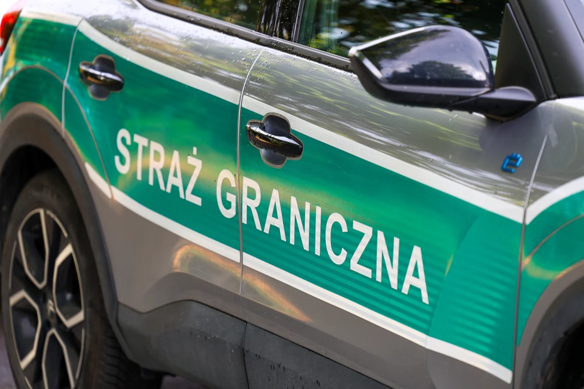 W jednym z internatów w Szczecinie doszło do tragicznego zdarzenia. Zmarł 19-letni funkcjonariusz straży granicznej, a dwie inne osoby zostały przewiezione do szpitala. Wszyscy byli po służbie i pili wcześniej alkohol.