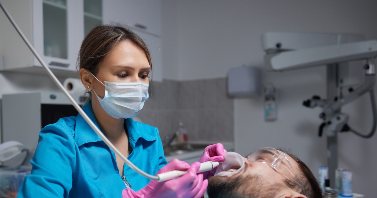 Ta usługa jest całkowicie darmowa. Dentysta zrobi ci to na NFZ