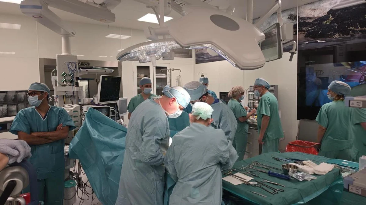 Lekarze z Uniwersyteckiego Szpitala Klinicznego w Poznaniu uratowali życie pacjentowi w stanie głębokiej hipotermii. Temperatura ciała 40-letniego mężczyzny wynosiła zaledwie 22 stopnie. To pierwszy taki przypadek w tej placówce, w którym zastosowano nowatorską metodę pozaustrojowego wspomagania krążenia i oddychania (ECMO) w ramach resuscytacji ECPR.
