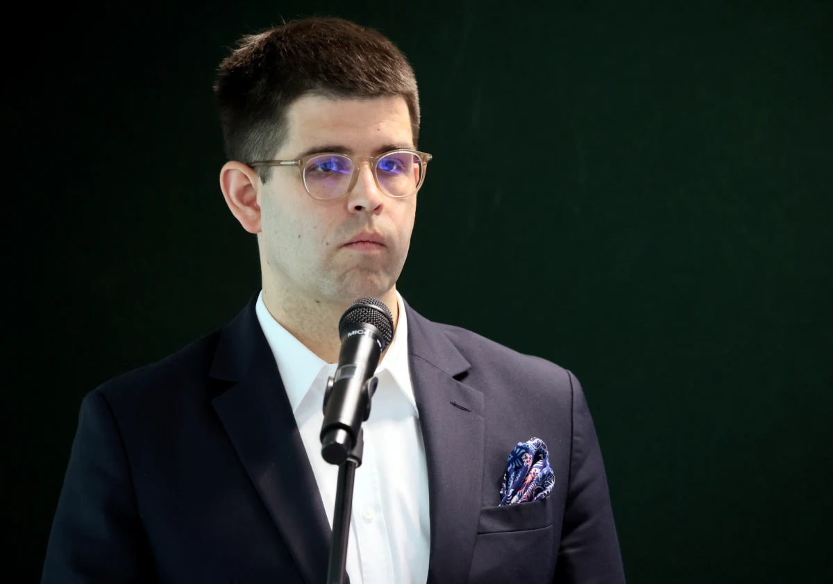 Dr ​Łukasz Jankowski został ponownie wybrany na prezesa Naczelnej Rady Lekarskiej. Wybory odbyły się w nocy z czwartku na piątek podczas Krajowego Zjazdu Lekarzy w Jachrance pod Warszawą. Głosowanie początkowo zostało zakłócone przez prawdopodobny cyberatak.