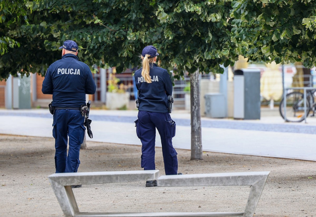 Nastolatka zaczepiona przez osoby z białego busa. "Niepokojący incydent"