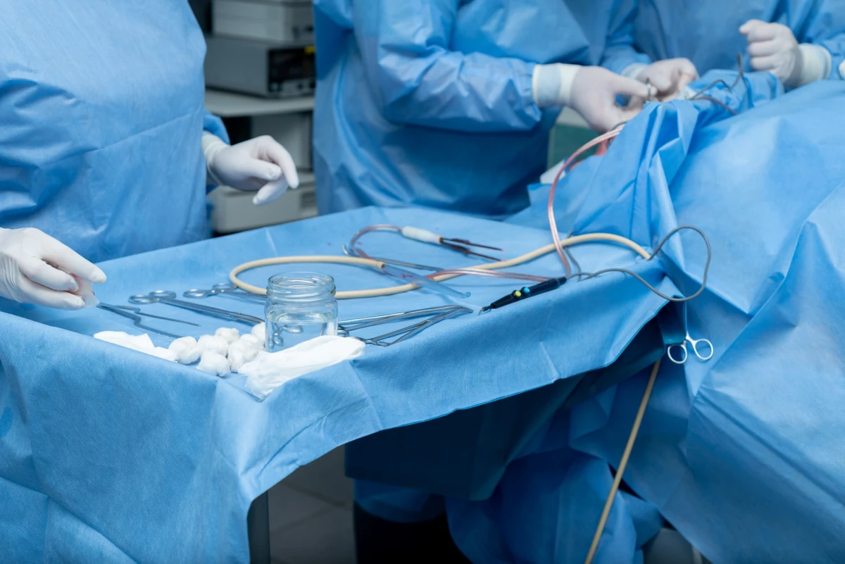 Guz jajnika o masie około 25 kilogramów usunięto z ciała 47-letniej pacjentki. Udaną operację przeprowadzili lekarze z Wielospecjalistycznego Szpitala Powiatowego w Tarnowskich Górach.