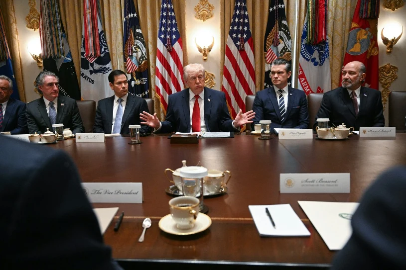 Ekspert o decyzji Trumpa ws. żołnierzy. "Prawa ręka nie wie, co robi lewa"