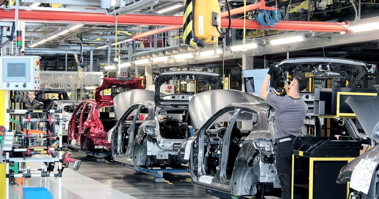 Polska motoryzacja w tarapatach. Dane świecą się na czerwono