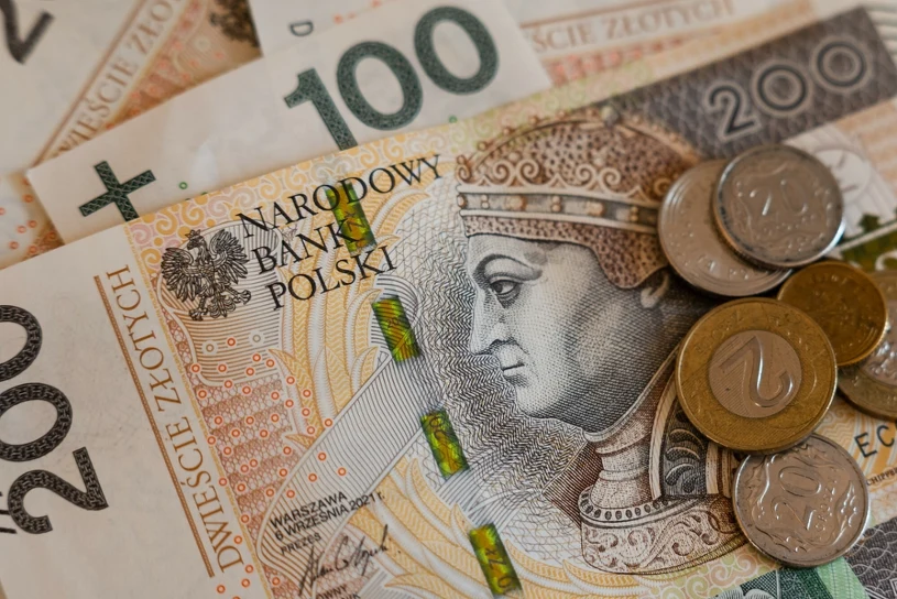 Czternastka nie tylko dla seniorów. Dodatkowe przelewy także dla młodszych