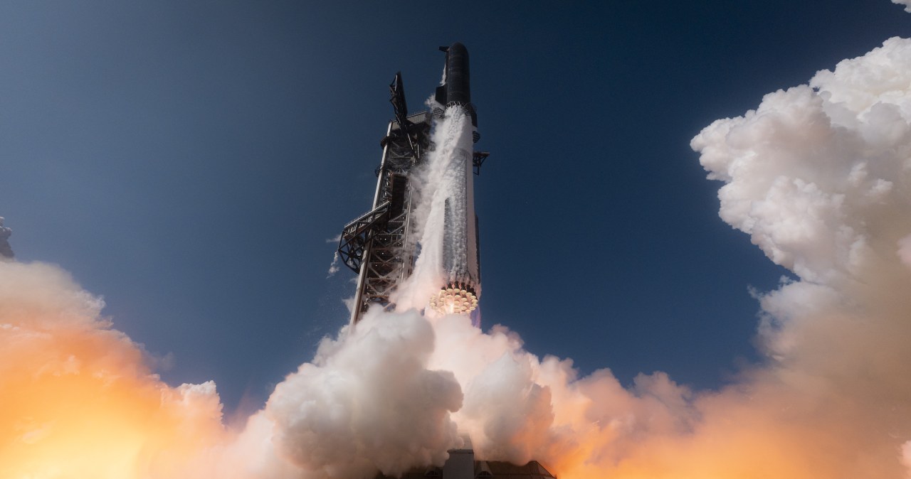 Starship firmy SpaceX przebija niebo! Co się stało podczas testowego lotu?