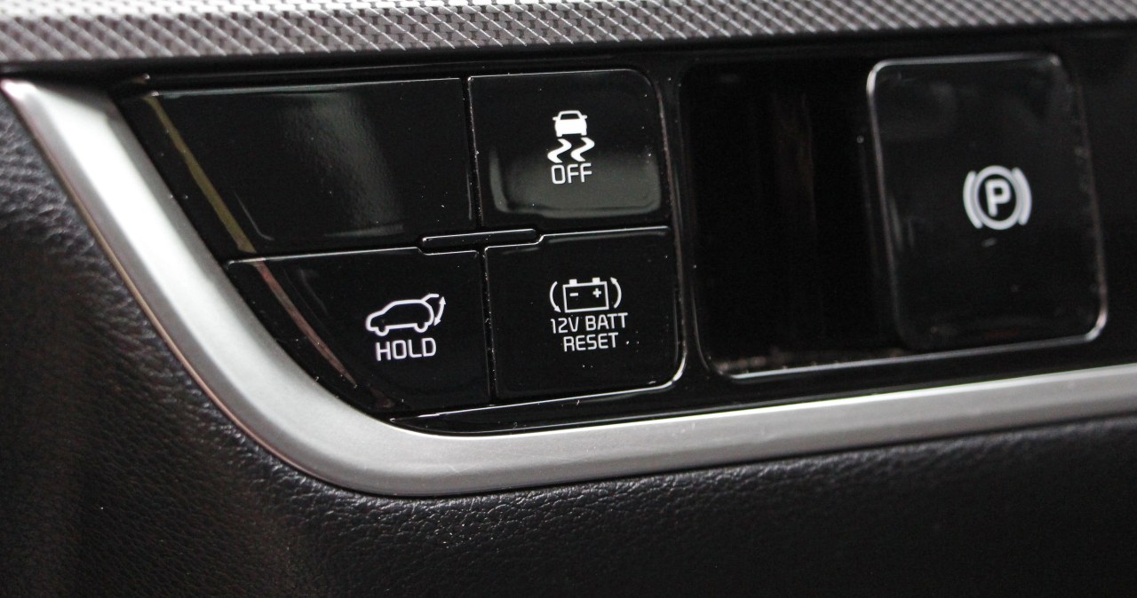 "12V batt reset" to najlepszy przyjaciel kierowcy. Ratuje w awaryjnej sytuacji