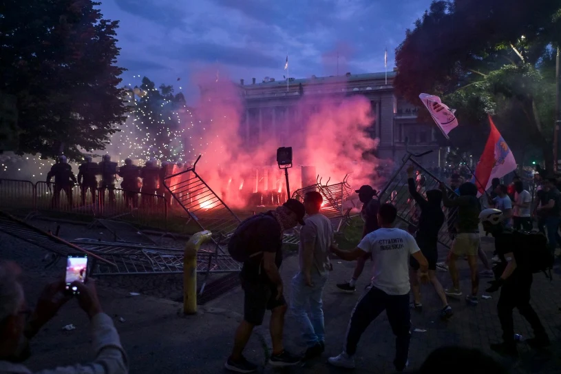 Belgrad sparaliżowany przez demonstracje. Starcia z policją