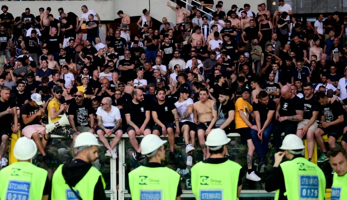 Szok we Włoszech. Piłkarze nie mogli wyjść na derby Turynu. Polała się krew