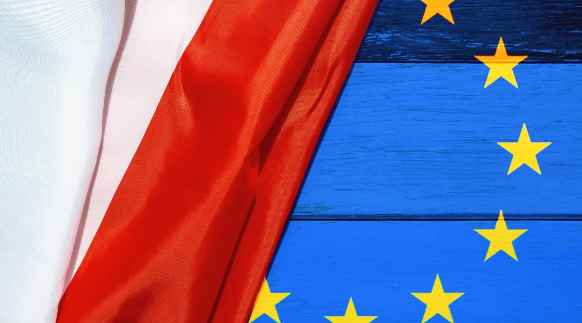 Zdecydowana większość Polaków opowiada się za dalszym członkostwem w Unii Europejskiej - wynika z najnowszego sondażu przeprowadzonego przez Instytut Badań Pollster dla "Super Expressu". Wyniki badania pokazują, że aż 71 procent respondentów nie wyobraża sobie Polski poza wspólnotą.