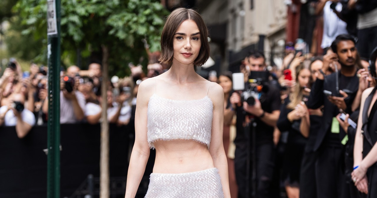 Buty będą hitem lata. Lily Collins stylizuje je w ten sposób