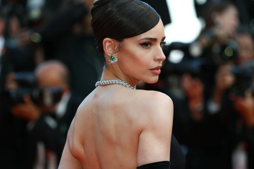 Audrey Hepburn na czerwonym dywanie w Cannes? Sofia Carson zachwyca kreacjami
