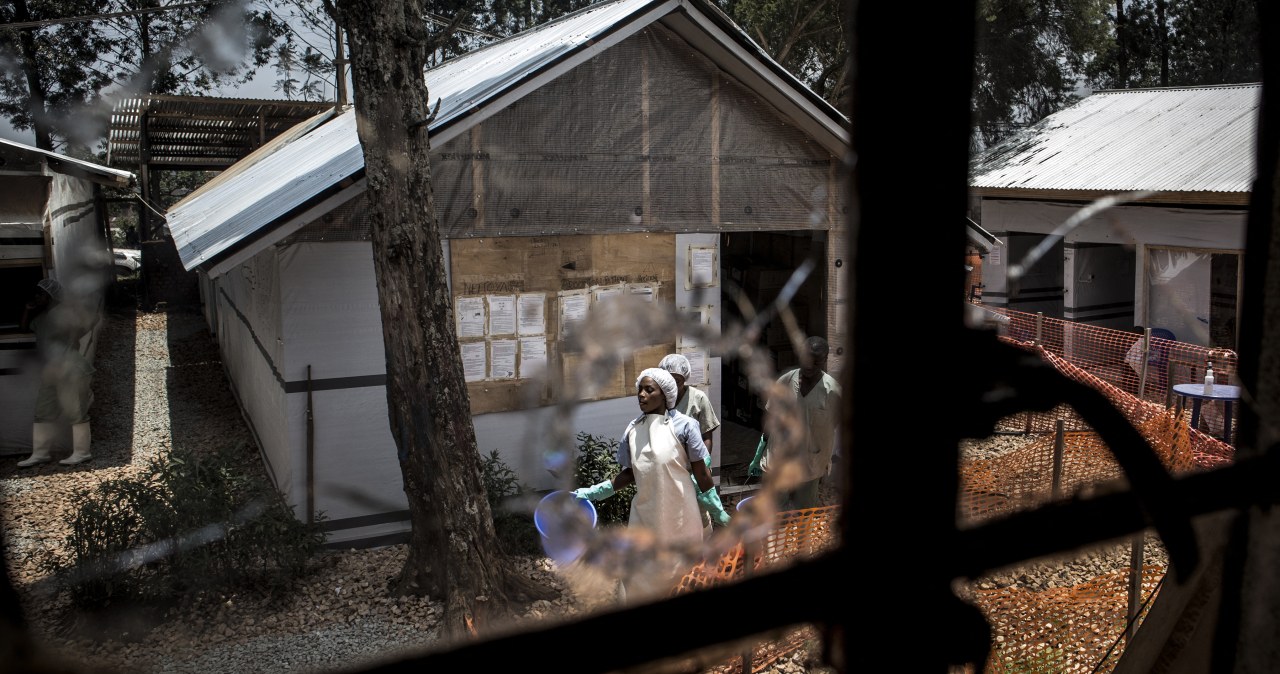 Ebola zbiera śmiertelne żniwo. Rośnie liczba chorych