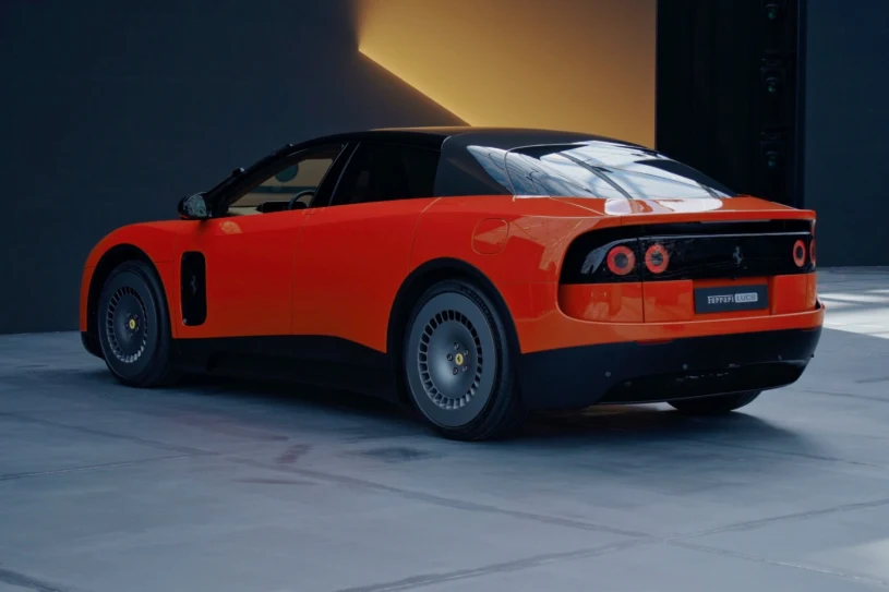 Wyśmiewali nowe Ferrari Luce. Wyniki sprzedaży zaskoczyły krytyków