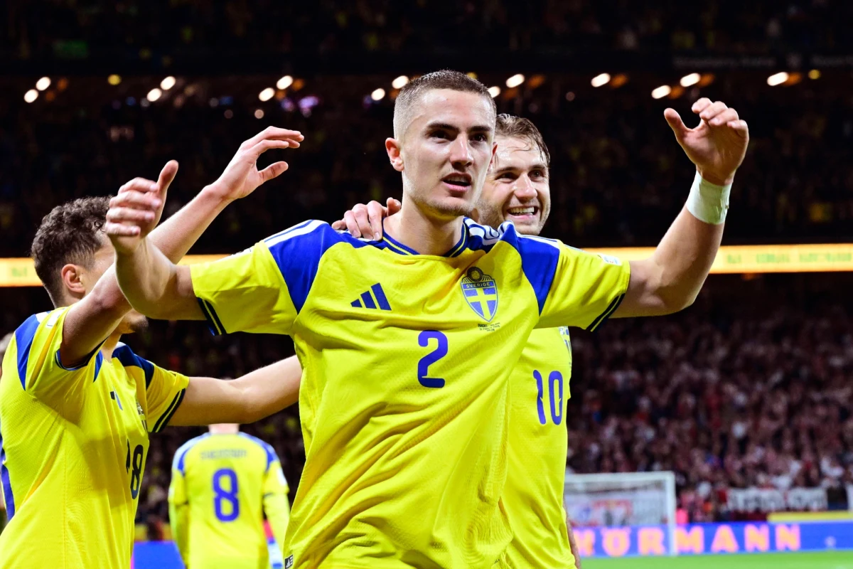 Mundialowy mecz Szwecji z Japonią w Dallas zostanie rozegrany przy opuszczonych żaluzjach przeciwsłonecznych. To efekt zażalenia szwedzkiej ekipy na oślepiające słońce.