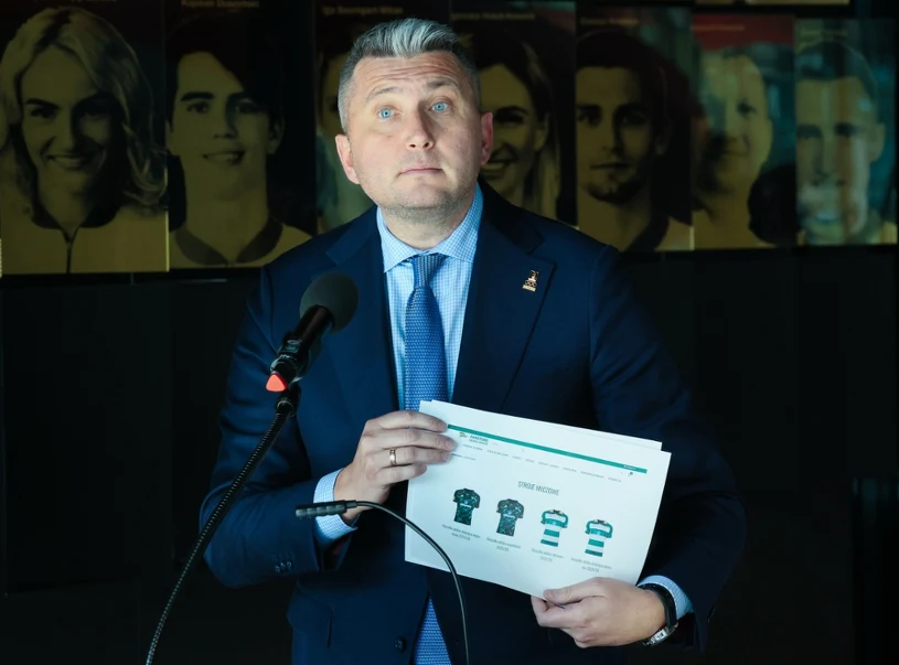 Piesiewicz grzmi o szantażu ws. wniosku odwołanie. Uderzył też w Nitrasa