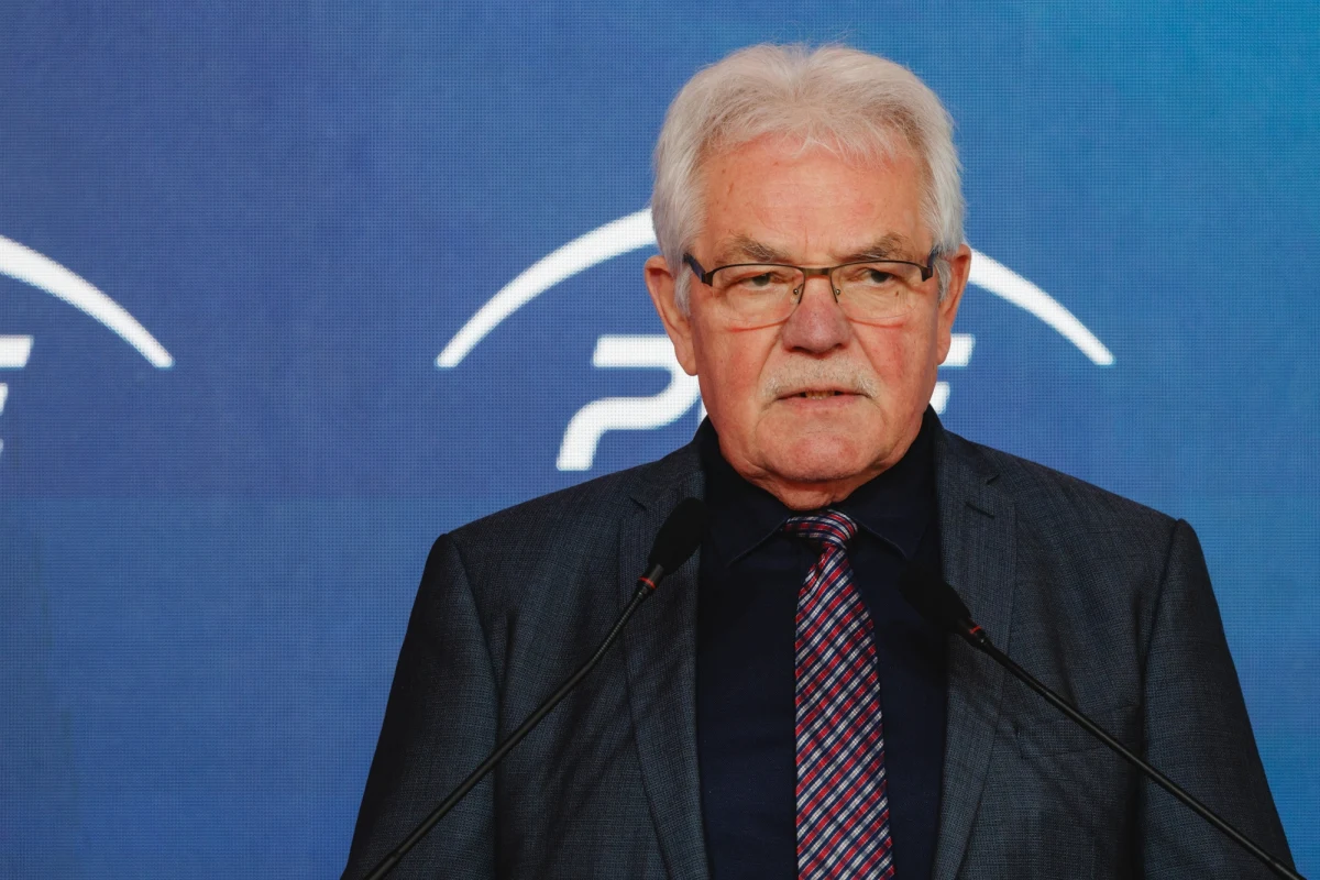 Stanisław Kracik, wiceprezydent Krakowa, ma zostać komisarzem w mieście do czasu wyboru nowego prezydenta po tym, jak w niedzielnym referendum Krakowianie odwołali Aleksandra Miszalskiego. Informację jako pierwszy podał TVN24. Potwierdził ją krakowski reporter RMF FM Maciej Sołtys. Kracika rekomenduje wojewoda małopolski Krzysztof Klęczar, jednak ostateczną decyzję podejmie premier Donald Tusk.