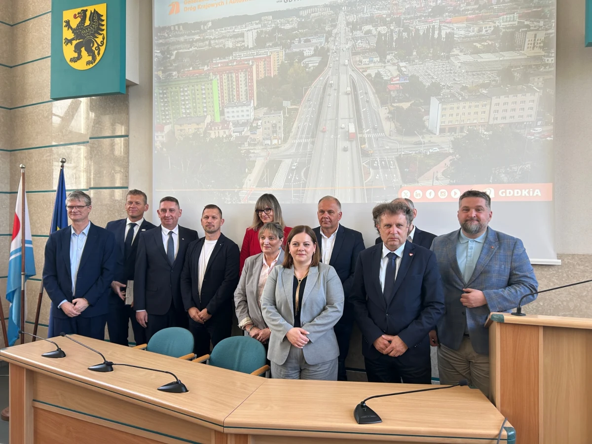 Gdynia ogłosiła przetarg na dokumentację przebudowy Estakady Kwiatkowskiego. To początek największej modernizacji tej strategicznej trasy od lat 70 ubiegłego wieku. Inwestycja jest niezwykle ważna dla funkcjonowania miasta, portu oraz bezpieczeństwa kraju. 