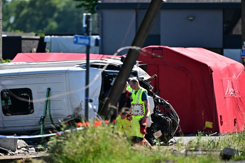 Szkolny bus uderzył w pociąg. Tragedia w Belgii, są ofiary