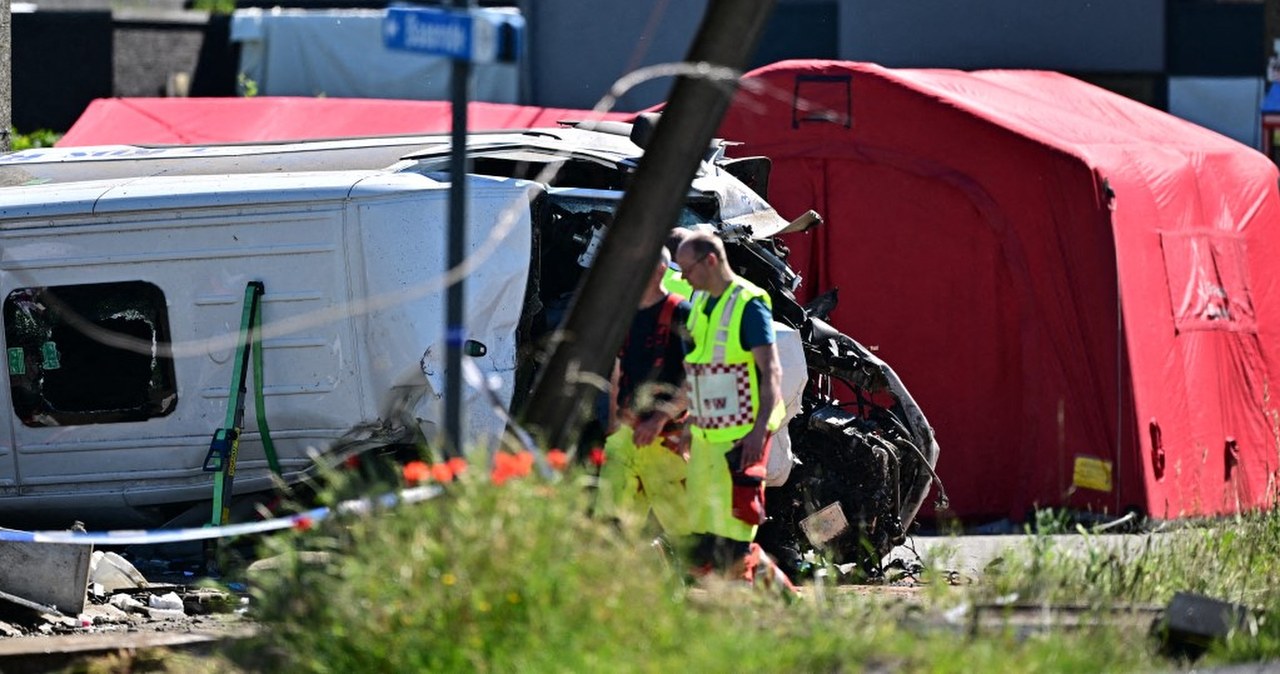 Szkolny bus uderzył w pociąg. Tragedia w Belgii, są ofiary