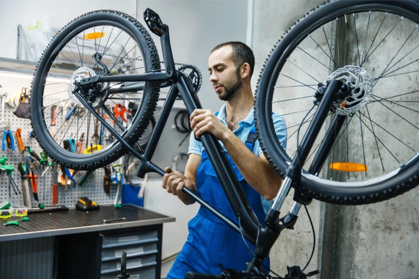 Rowerzyści dostają cennik za serwis roweru. Łapią się za głowę