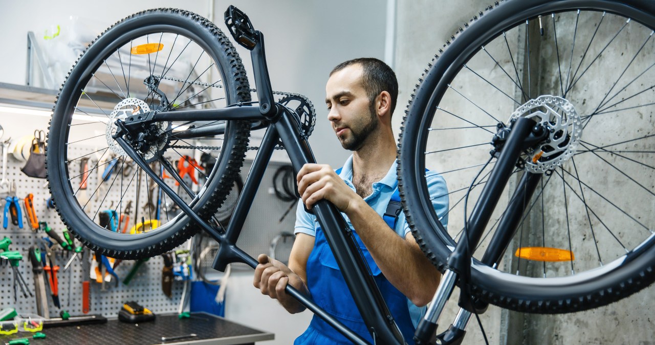 Rowerzyści dostają cennik za serwis roweru. Łapią się za głowę