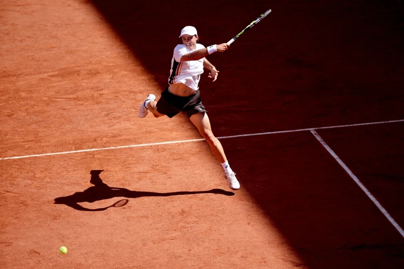 Rozpacz w Rosji, sensacja na Suzanne Lenglen, Turniejowa "6" na aucie