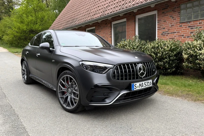 Mercedes-AMG GLC 53 4MATIC+ porzucił mały silnik. Stał się słabszy, ale nie szkodzi