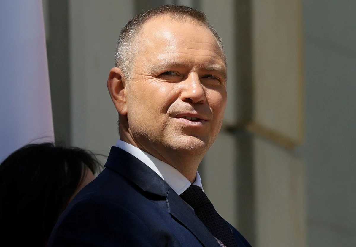 "​Prezydent chce rozmawiać o statusie osoby bliskiej, ale jeżeli ktoś (...) wprowadza de facto związki partnerskie - nie ma na to zgody" - zapewnił we wtorek szef gabinetu prezydenta Paweł Szefernaker obecny na posiedzeniu sejmowej komisji nadzwyczajnej rozpatrującej projekty dotyczące statusu osoby najbliższej.