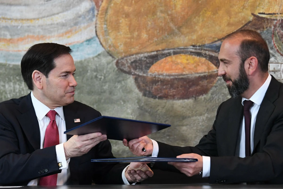 Wizyta amerykańskiego sekretarza stanu Marco Rubio w Erywaniu i podpisanie kluczowych porozumień z Armenią wywołują reakcję Rosji. W tle zbliżające się wybory parlamentarne i napięcia geopolityczne w regionie Kaukazu Południowego.