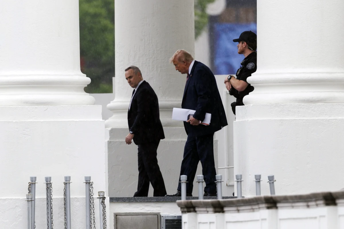 ​Na całym świecie ponad 100 stanowisk ambasadorskich USA pozostaje nieobsadzonych w okresie, w którym liczne konflikty i napięcia wymagałyby zaangażowania profesjonalnych dyplomatów. Donald Trump nie ufa jednak obcym, a ważne misje powierza "specjalnym wysłannikom" i członkom rodziny. "To sytuacja bez precedensu" - ocenia magazyn "Atlantic".
