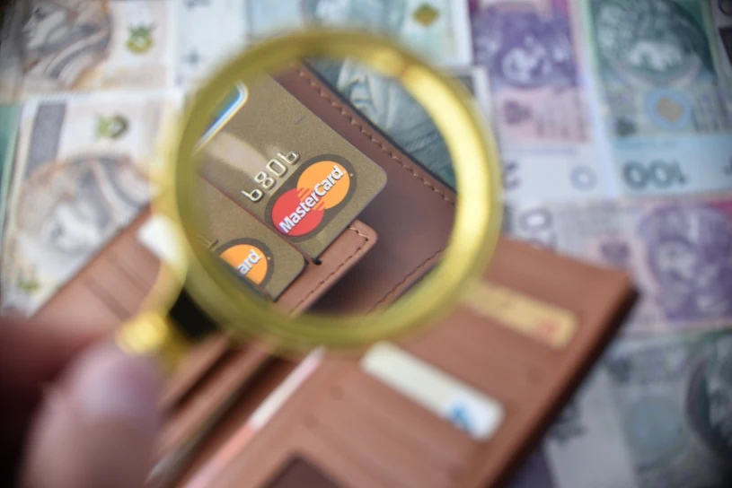 Oszuści wrócili do starej metody. Polacy zasypani groźnymi mailami