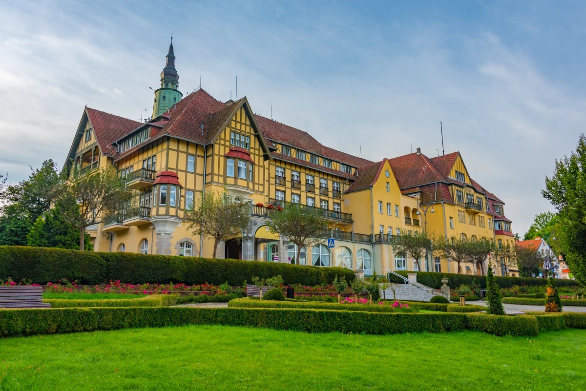 Politechnika Wrocławska otwiera pierwszy w Polsce kierunek kształcący specjalistów ds. infrastruktury technicznej uzdrowisk i sanatoriów. Nowatorskie studia „zarządzanie infrastrukturą i środowiskiem” ruszą już od nowego roku akademickiego.