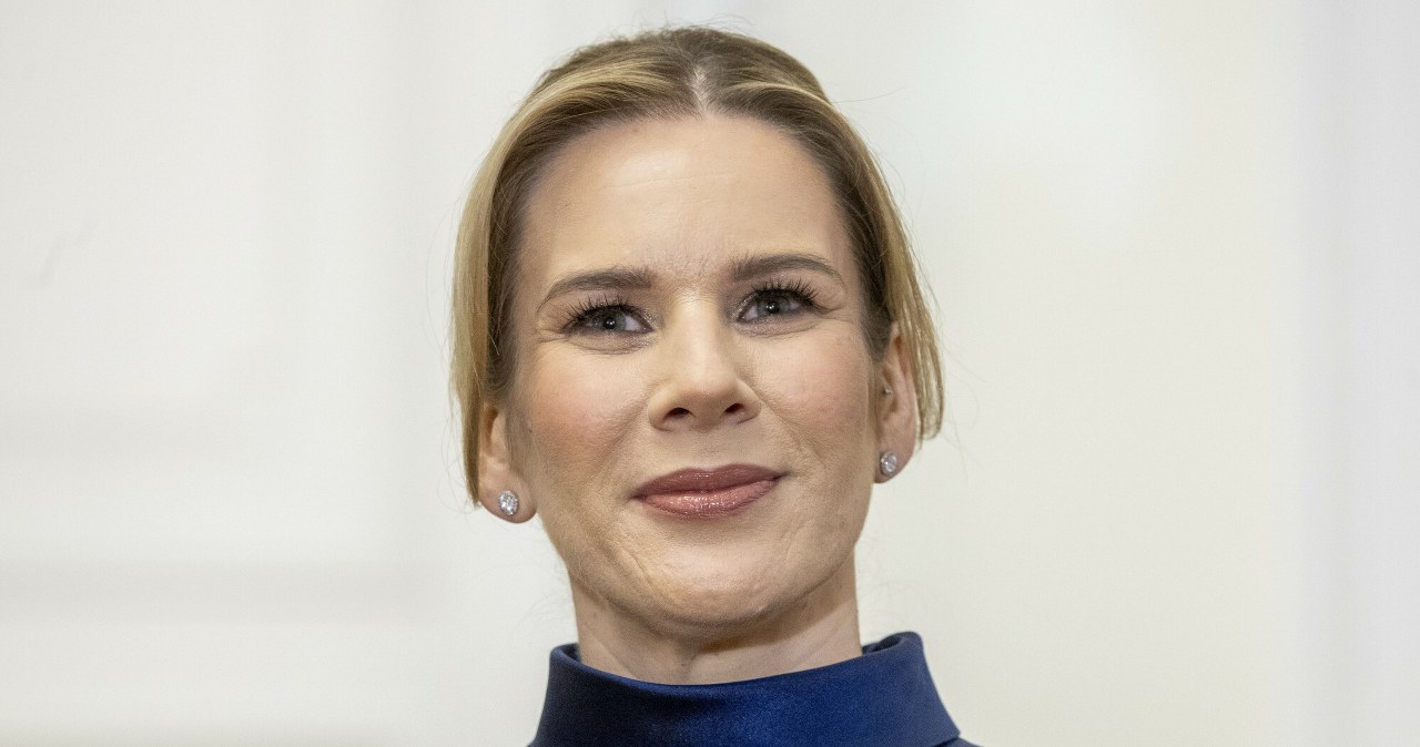 Marta Nawrocka w modnym błękicie. Ta sukienka podkreśla klasę i kobiecość