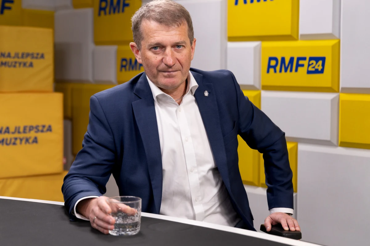"Dziś takiej deklaracji nie usłyszycie" – odpowiedział gość Radia RMF24 Ireneusz Raś pytany o to, czy będzie kandydował na prezydenta Krakowa. "Tu nie chodzi o to, żeby ktoś mnie o to (kandydowanie) prosił. Chodzi o to, żeby zrozumieć to, co mieszkańcy powiedzieli w ostatnią niedzielę. Posłuchać ich i mieć pomysł na to, jak zszyć Kraków dziś tak rozdarty" – dodawał.