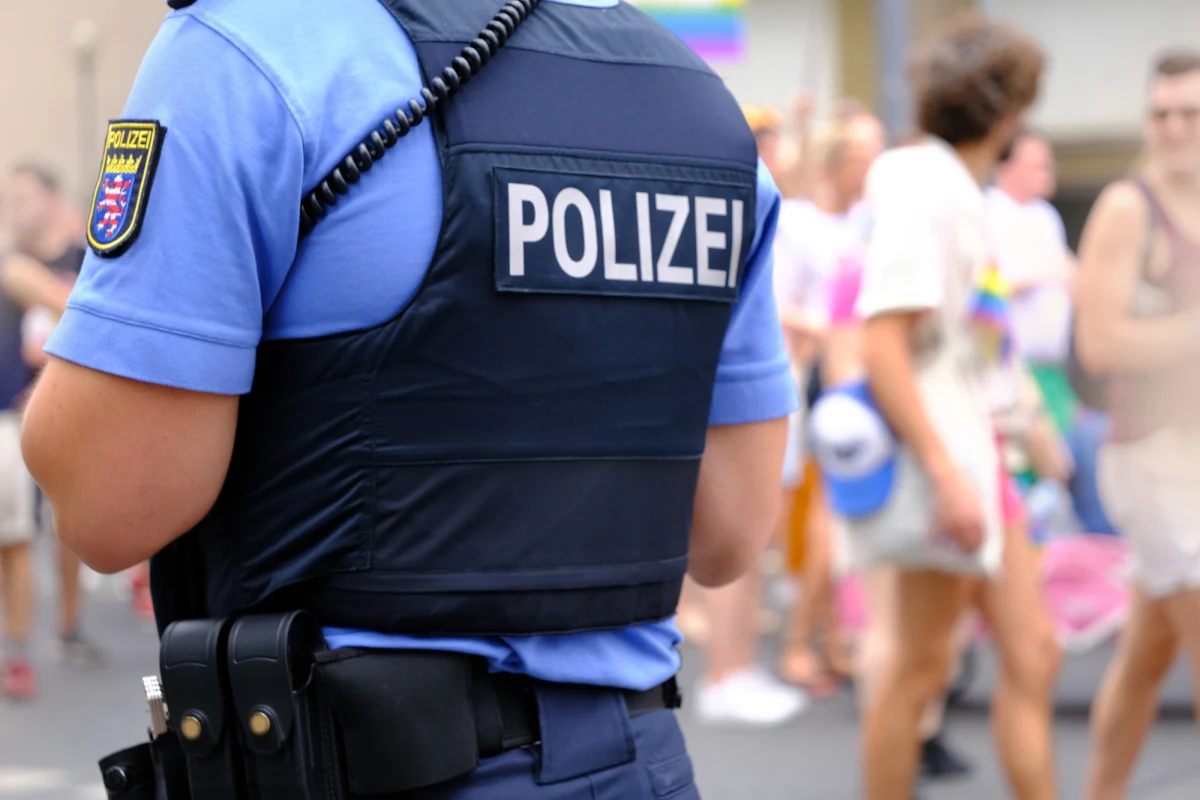 Nożownik ranił trzy osoby na stacji kolejowej Winterthur niedaleko Zurychu w Szwajcarii - przekazała policja kantonalna, cytowana przez agencję AFP. Domniemany sprawca trafił w ręce policji. Szwajcarskie media opublikowały nagranie z miejsca zdarzenia, z którego - jak oceniły - wynika, że nożownik krzyczał "Allahu Akbar".