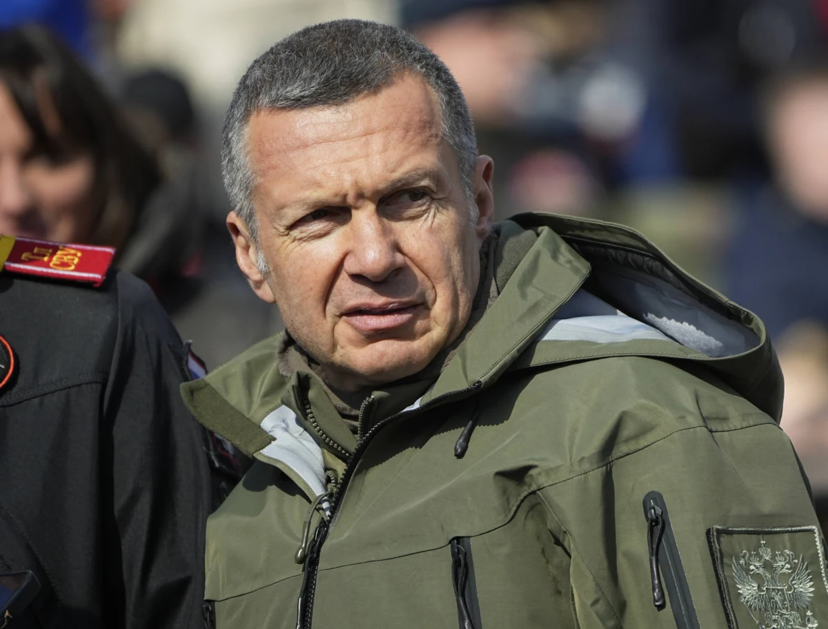 Władimir Sołowiow, jeden z najbardziej rozpoznawalnych propagandystów Kremla, ostro skomentował traktat podpisany przez Polskę i Wielką Brytanię. Na antenie rosyjskiej telewizji Rossija 1 zagroził Europie użyciem broni nuklearnej i zasugerował, że Polska prowokuje Rosję. "(Polska) Wygląda tak, jakby jej się nudziło bez nas" - powiedział.