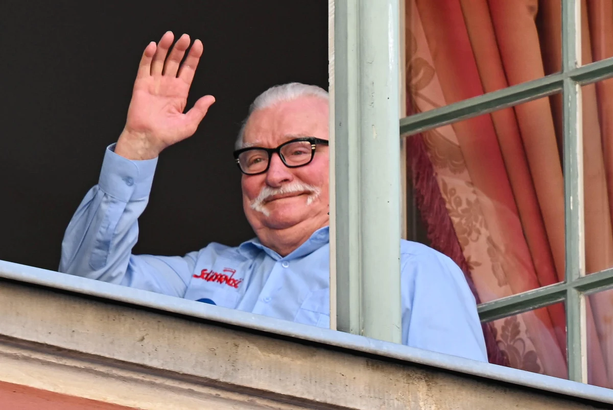 Lech Wałęsa oburzony po decyzji prezydenta Ukrainy. Wołodymyr Zełenski nadał jednej z jednostek Sił Zbrojnych imię "Bohaterów UPA". Ta wiadomość mocno zdenerwowała byłego prezydenta Polski. "Odmawiam wsparcia" - napisał Wałęsa na Facebooku. 