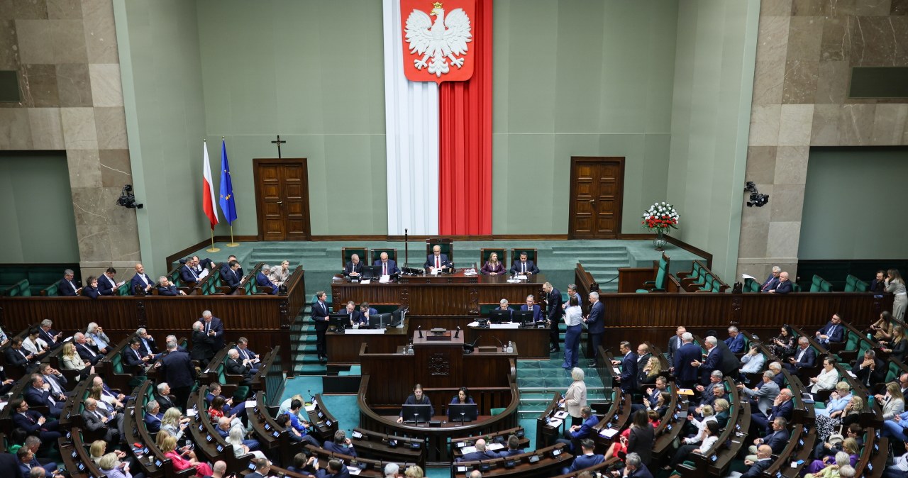Ustawa łańcuchowa. Sejm zdecydował ws. projektów prezydenta i poselskiego Ustawa łańcuchowa. Sejm zdecydował ws. projektów prezydenta i poselskiego