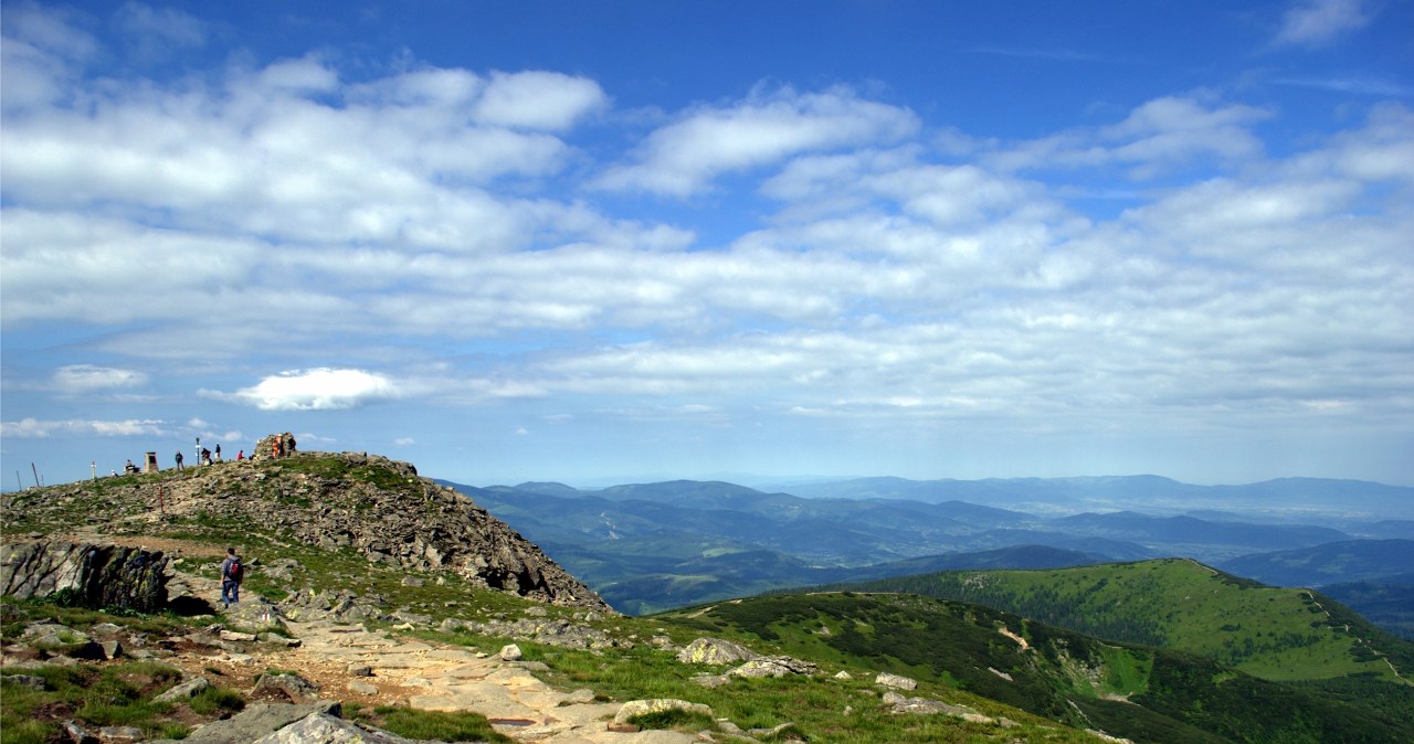Nie tylko Tatry. Ten szczyt niecałe 2 godziny od Krakowa zachwyca widokami