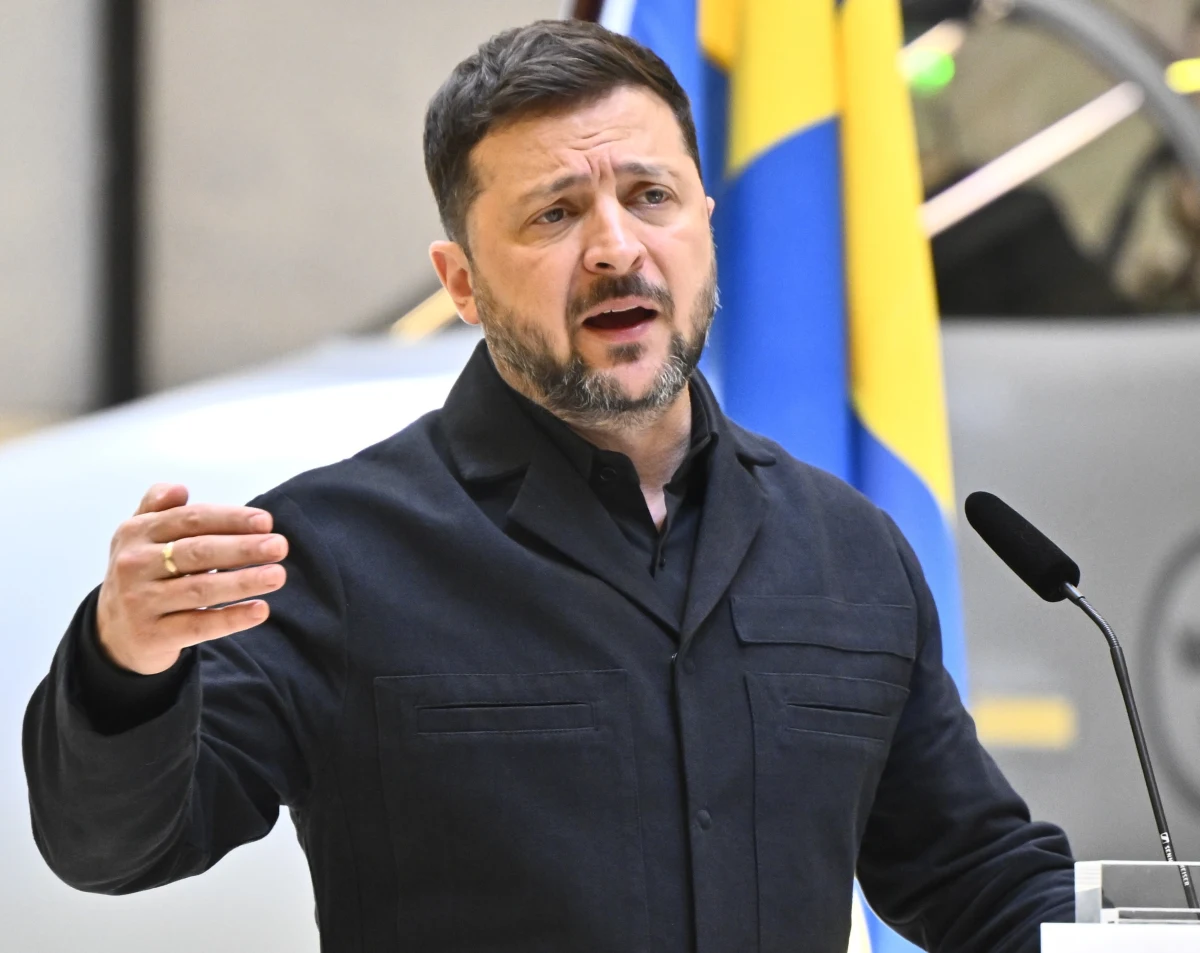 ​"Dane wywiadu wskazują na to, że Rosjanie przygotowują nowy zmasowany atak na ukraińskie miasta i społeczności" - poinformował w piątek prezydent Ukrainy Wołodymyr Zełenski podczas rozmowy telefonicznej z kanclerzem Austrii Christianem Stockerem.