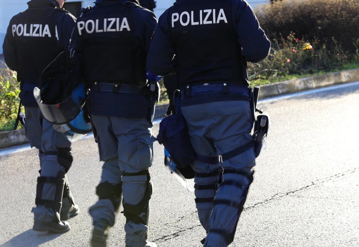 W jednym z opuszczonych budynków na obrzeżach Rzymu rozegrał się dramat. 32-letnia turystka z Kolumbii przez trzy dni była więziona, brutalnie gwałcona i odurzana narkotykami przez grupę pięciu mężczyzn. Jak się okazało, sprawcy przebywali we Włoszech nielegalnie.