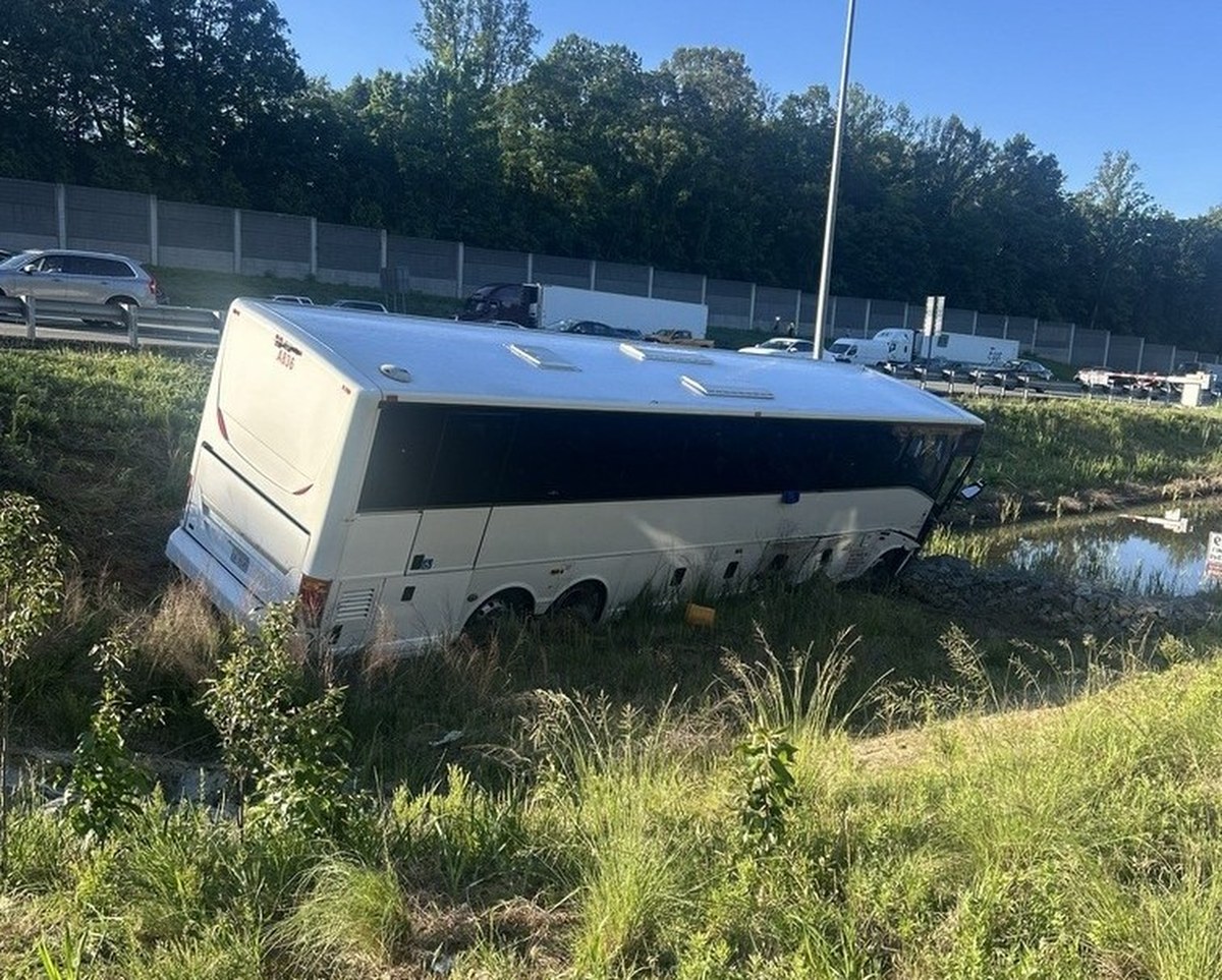 ​Kierowca autokaru nie zwolnił i uderzył w 6 aut. Wiele ofiar wypadku w USA