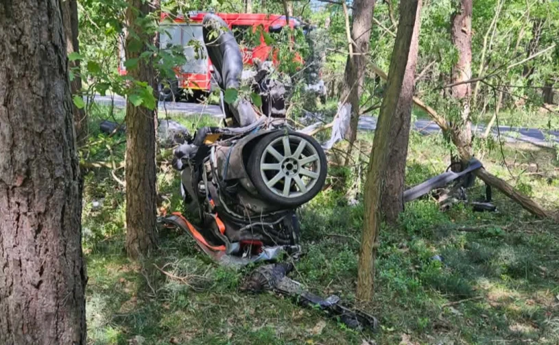 Tragiczny wypadek pod Kaliszem. Nie żyje 19-latek, "całkowicie zniszczony"
