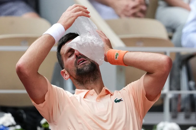 Sensacyjna porażka Djokovicia na Roland Garros. 2-0 w setach i zwrot akcji