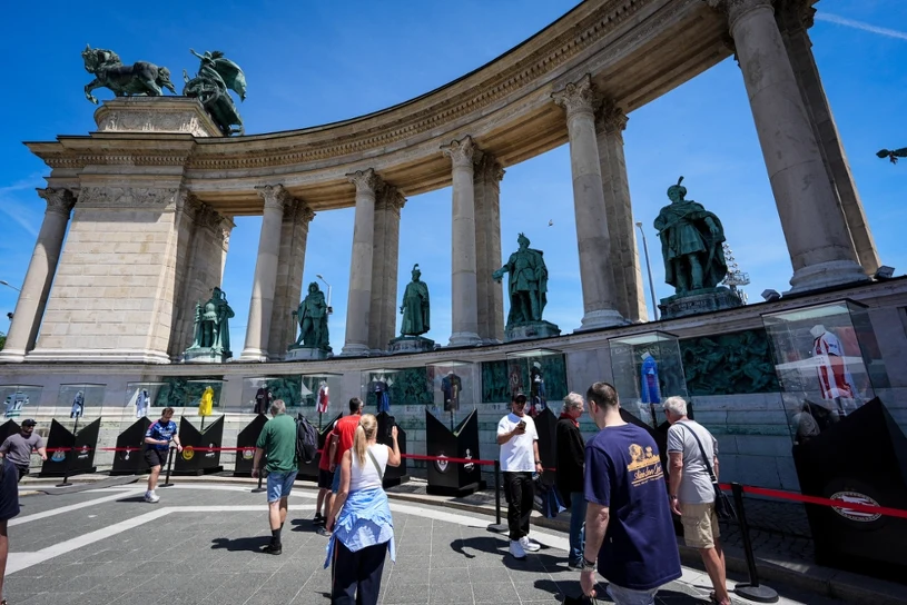 7318 dni oczekiwania. Marzą o jednym. Europejska stolica świadkiem hitu