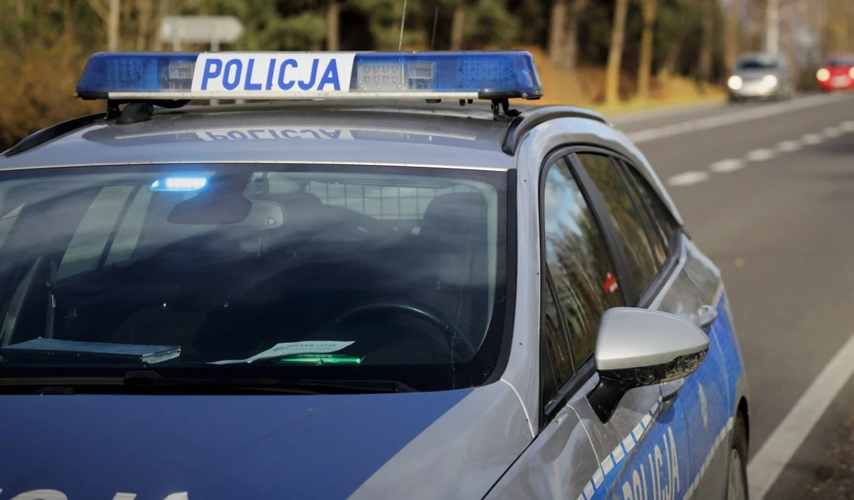 Warszawska policja wyjaśnia okoliczności śmierci 2-letniego dziecka, które w piątek wieczorem wypadło z balkonu bloku na stołecznym Bródnie. Mimo reanimacji jego życia nie udało się uratować.